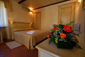 Minibar, in-room safe, desk, free WiFi - Residenza Cardinale (Tropea)
