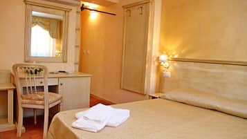 迷你吧、客房内保险箱、办公桌、免费 WiFi