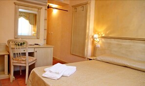 Minibar, in-room safe, desk, free WiFi - Residenza Cardinale (Tropea)