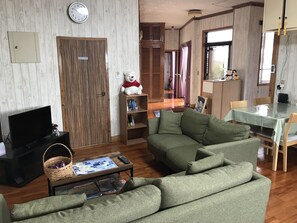 Lobby sitting area - Guest House Ikoi (Uruma)