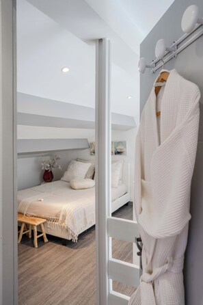 2 bedrooms, iron/ironing board, free WiFi, bed sheets - Heated pool house 200 mins from the beaches. (Rayol-Canadel-Sur-Mer)