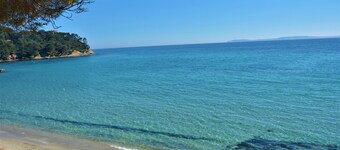 Oppvarmet bassenghus 200 minutter fra strendene. 