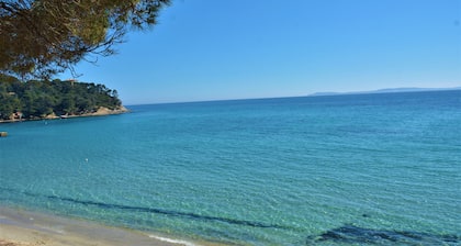 Beheiztes Poolhaus 200 Minuten von den Stränden entfernt.