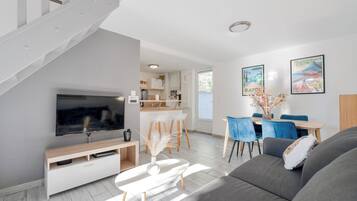 Televisie, boeken en een stereo