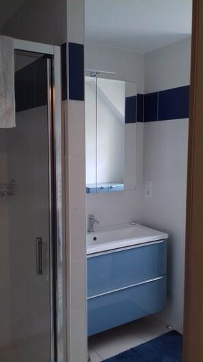 Shower, towels