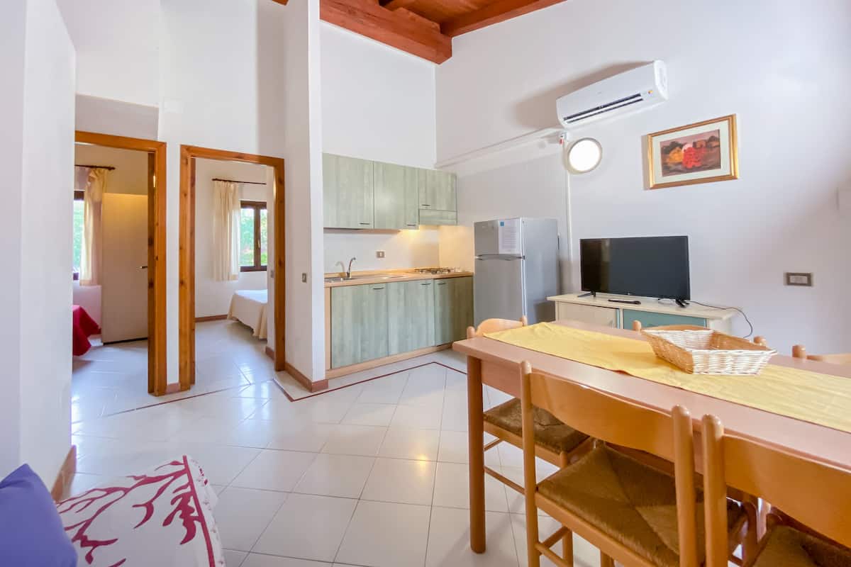 Apartment, 2 Bedrooms | In-room dining