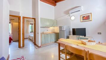 Apartment, 2 Bedrooms | In-room dining