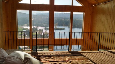 Getaway retreat overlooking beautiful Curlew Lake