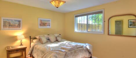 1 bedroom, desk, iron/ironing board, free WiFi