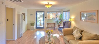 Old Town with private garden: quiet, spacious, CLEAN!