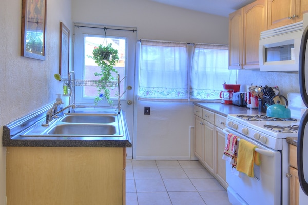 Coffee/tea maker, fridge, microwave, oven
