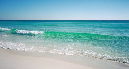 Gulfcrest unit 6. 1 Block From Beach!! Private Swimming Pool!! 2 Bed 2 Bath