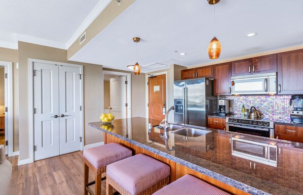 Fridge, microwave, oven, stovetop