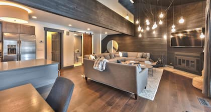 Luxe home with Modern Design, Chef