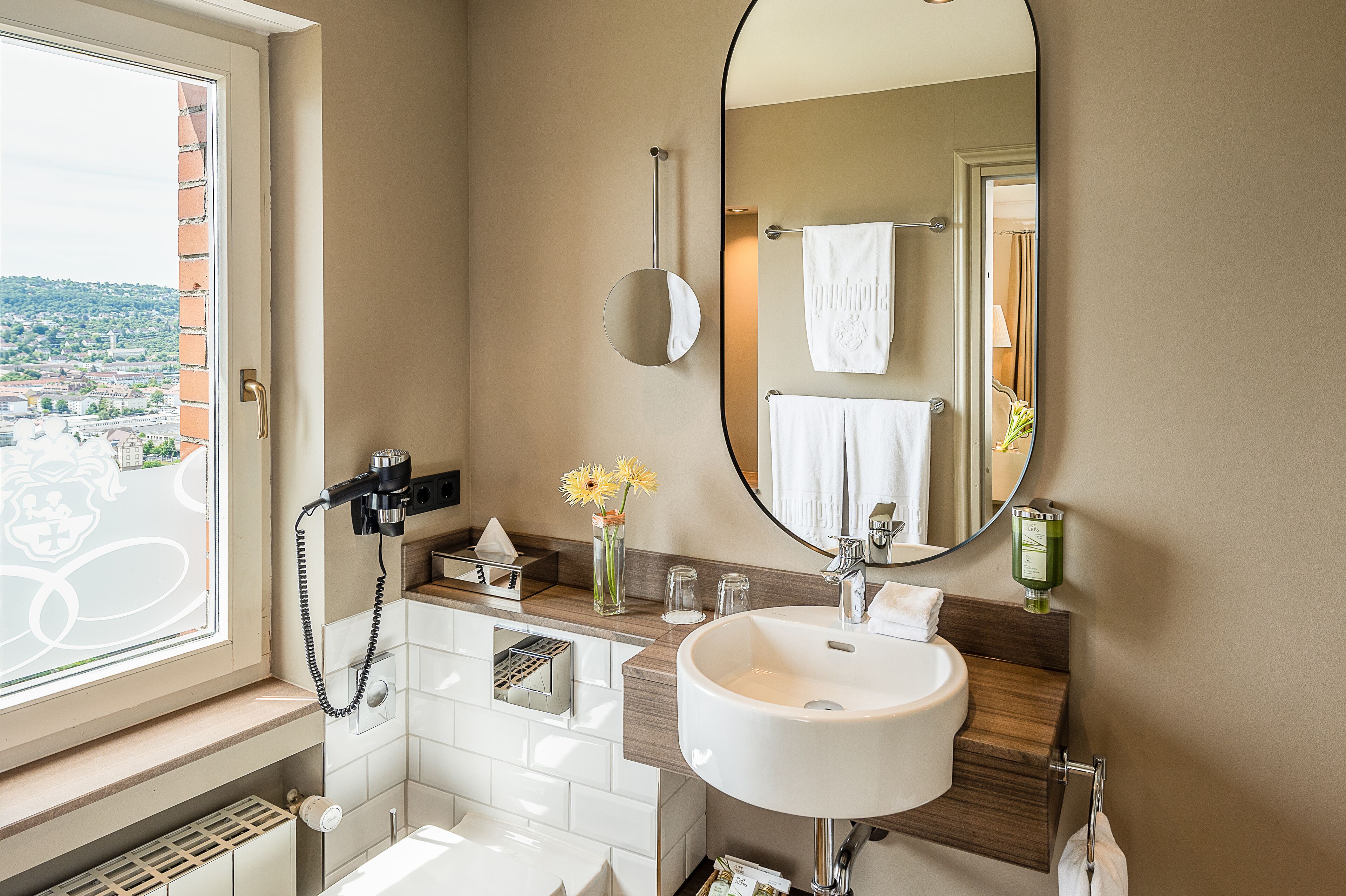 double room (landschloss 1) | bathroom | free toiletries, hair dryer, bathrobes, towels