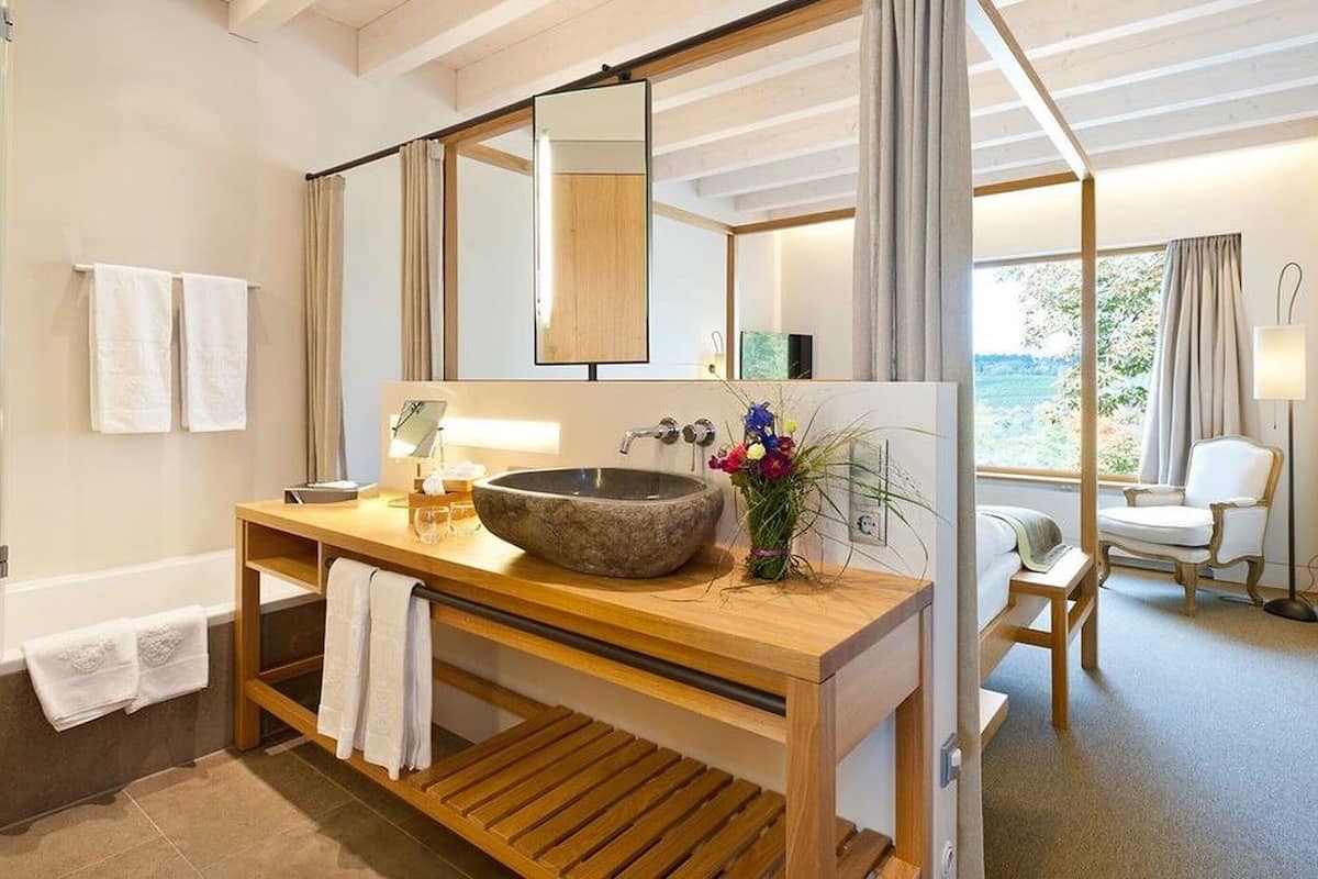 double room (refugium doppelzimmer 2) | 1 bedroom, hypo-allergenic bedding, in-room safe, individually decorated