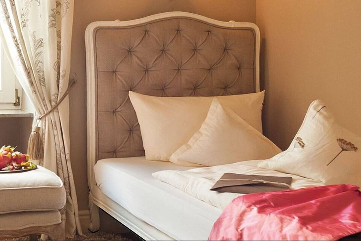 Chambre Simple | Literie hypoallergénique, coffres-forts dans les chambres, bureau