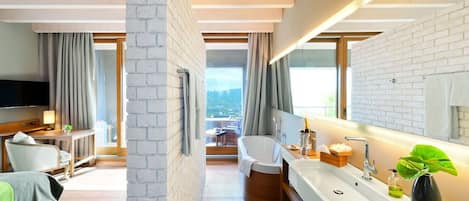 Dobbeltrom (Refugium Doppelzimmer 1) | Allergitestet sengetøy, safe på rommet og individuelt dekorert