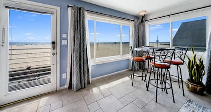 Awesome ON THE STRAND Hermosa Property. Stay at the last home before Hawaii