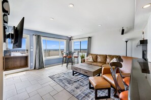 Smart TV, fireplace, DVD player, books