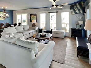 Smart TV, fireplace, DVD player