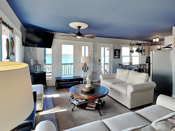 Smart TV, fireplace, DVD player