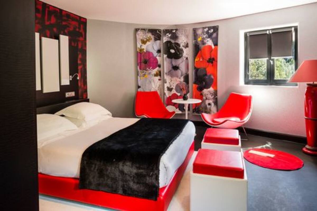 Luxury Double Room, 1 Queen Bed | Premium bedding, in-room safe, iron/ironing board, cots/infant beds