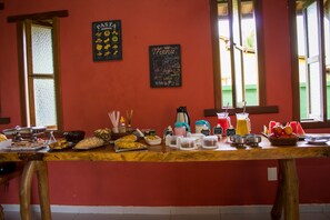 Free daily breakfast  - Pousada UmbuDendê (Maraú)