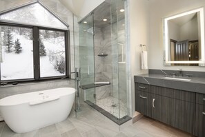 Townhome, 5 Bedrooms | Bathroom | Hair dryer, towels, soap, shampoo