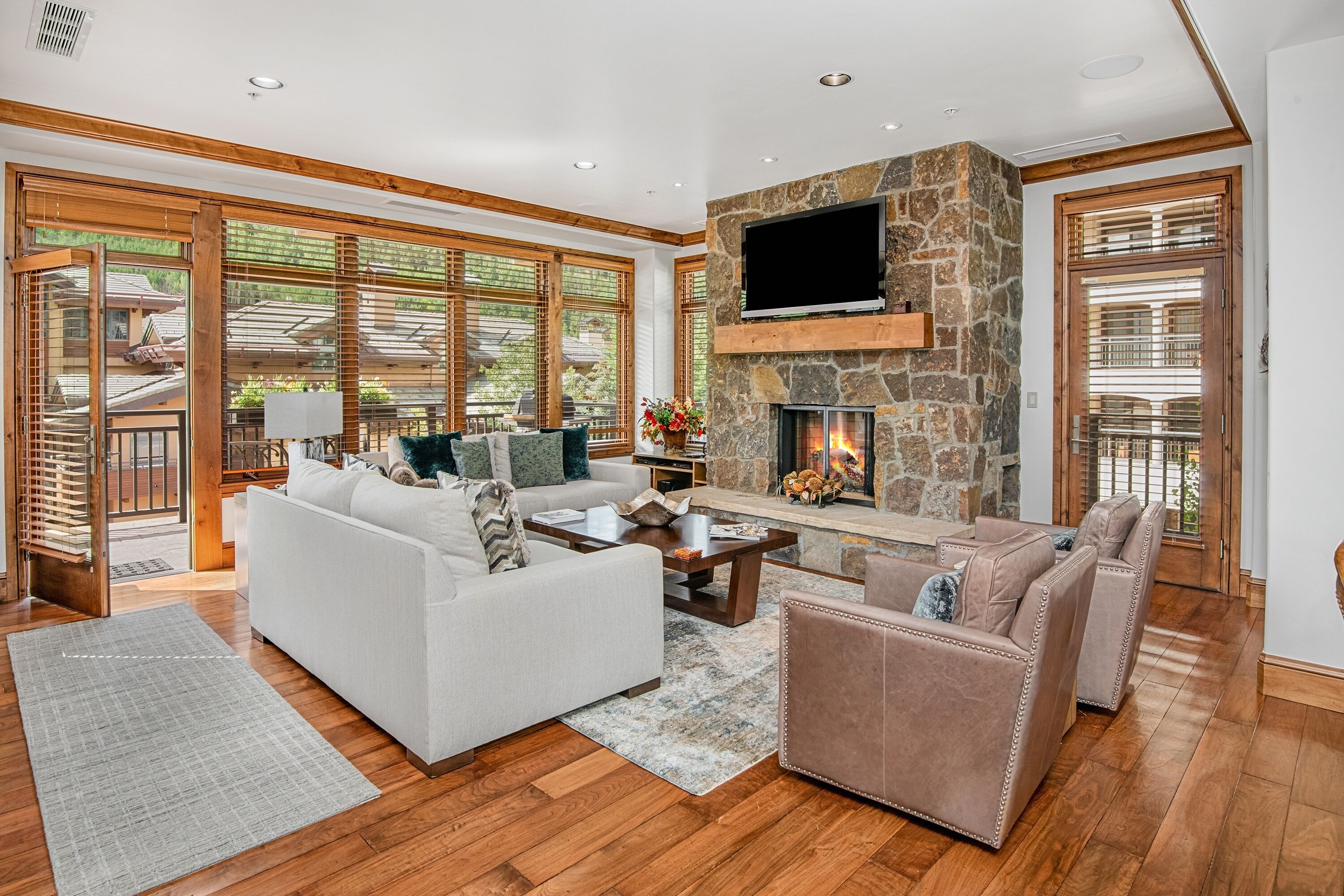 Condo, 5 Bedrooms | Living area | Smart TV, stereo