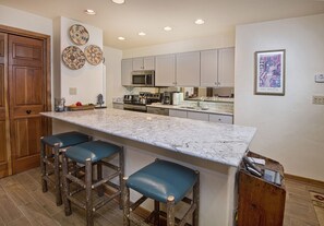 Condo, 3 Bedrooms | Private kitchen