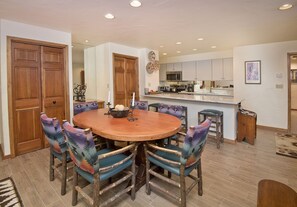 Condo, 3 Bedrooms | Private kitchen