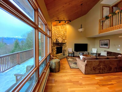 V3 Gorgeous Ski-In slopeside Townhouse with Amazing Mountain Views in Bretton Woods. Dog Friendly!