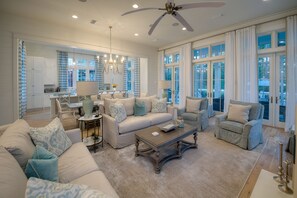 Smart TV, chimenea y estéreo 