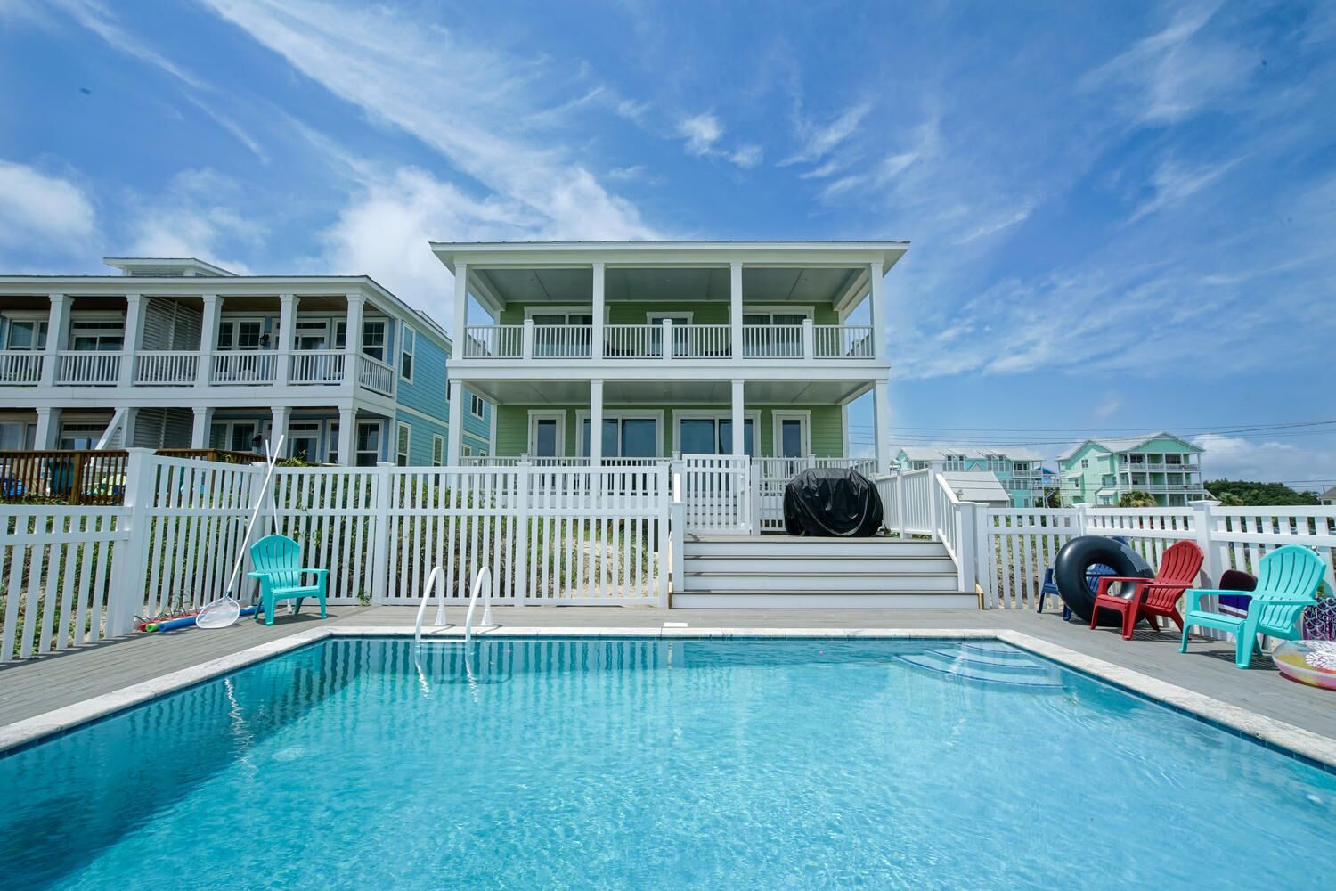 NF1220: Hakuna Matata: Gorgeous Oceanfront Home w/ Pool and deck. GREAT Location