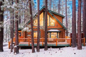 Exterior - Steps to Snow Summit. Relaxing Spa, Pool Table. (Big Bear)