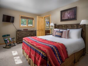 1 slaapkamer, een strijkplank/strijkijzer, gratis wifi, beddengoed