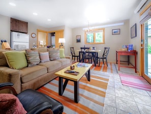 Smart TV, fireplace, DVD player