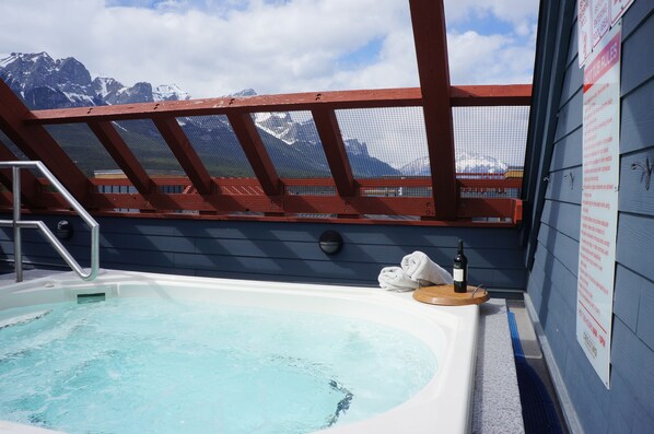 Tina de hidromasaje al aire libre