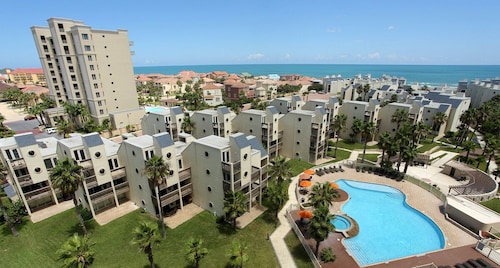 Family & pet friendly, beach house style condo on the sunny Gulf of Mexico shore