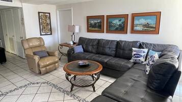 智能电视、DVD 播放器、立体声音响