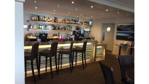 Bar (on property) - Corbia Re Phare Apartments (St. Brelade)