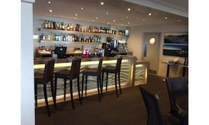 Bar (on property) - Corbia Re Phare Apartments (St. Brelade)