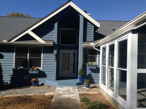 Exterior detail - Mountain Views/Family Retreat (Asheville,)