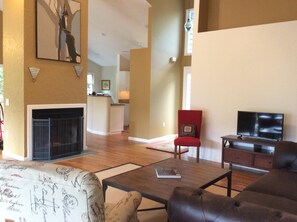 TV, fireplace, DVD player, books - Mountain Views/Family Retreat (Asheville,)
