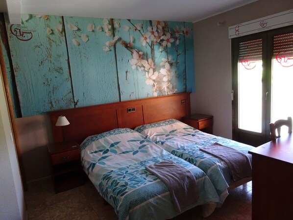 Habitación doble | Cunas gratuitas, camas extra, wifi gratis y ropa de cama 