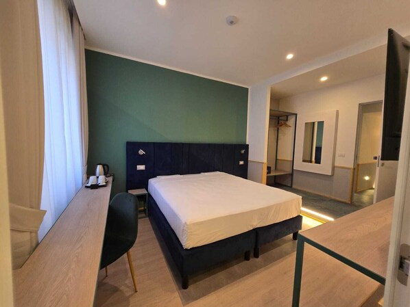 خزنة داخل الغرفة وواي فاي مجانًا وملاءات أسرّة