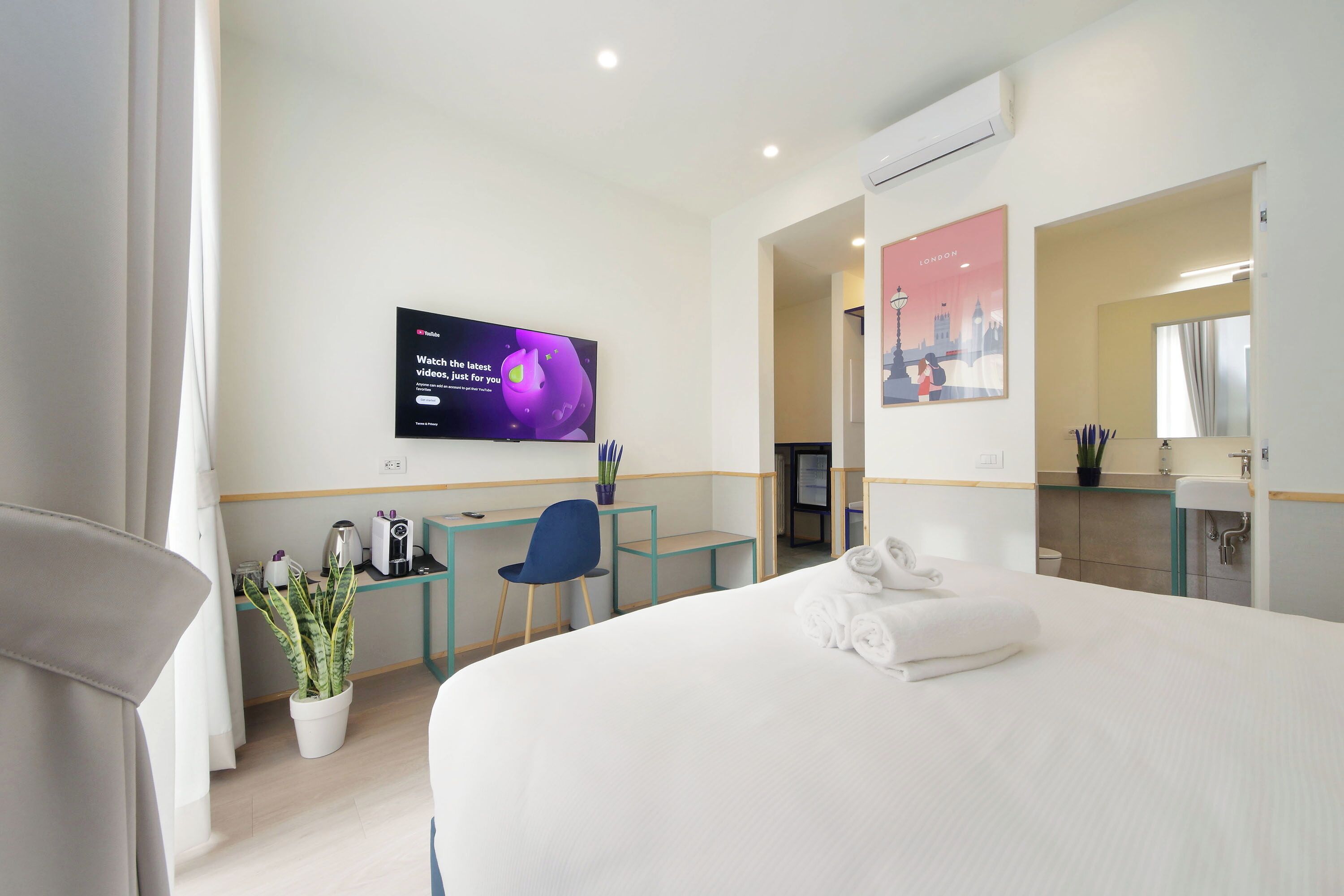 Double Room, Balcony | In-room safe, free WiFi, bed sheets