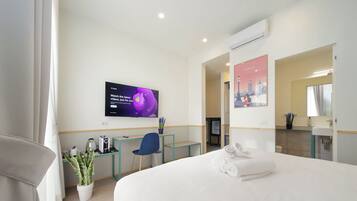 Camera doppia, balcone | Una cassaforte in camera, Wi-Fi gratuito, lenzuola