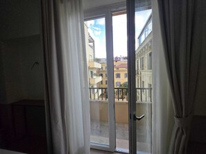 خزنة داخل الغرفة وواي فاي مجانًا وملاءات أسرّة